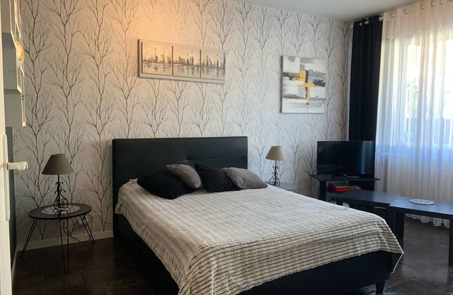 hermosa T1 30 m2, cerrada, cerca del centro, aparcamiento privado. wifi