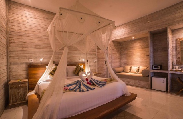 Hermosa cabaña de teca en Lembongan con césped enorme