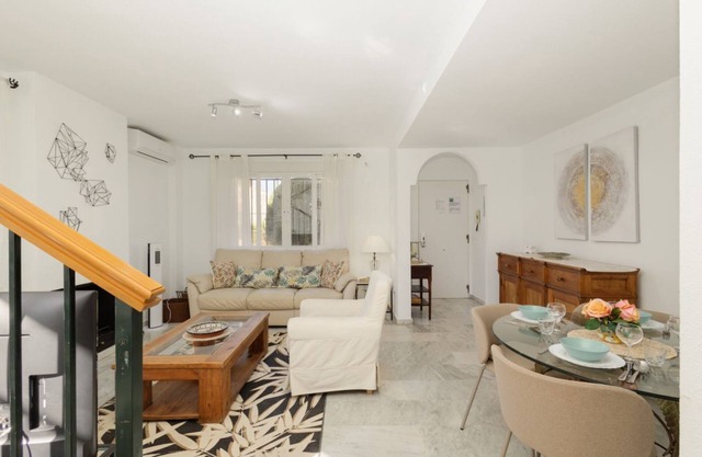 Casa vacacional directamente en la playa en Costabella, Marbella