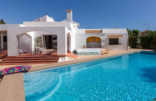 Preciosa Villa | Piscina Privada y Jardín, cerca de la Playa y del Campo de Golf
