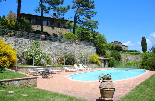 Hermosa Villa con piscina privada y jardín. Zona muy pintoresca y tranquila. Monte San