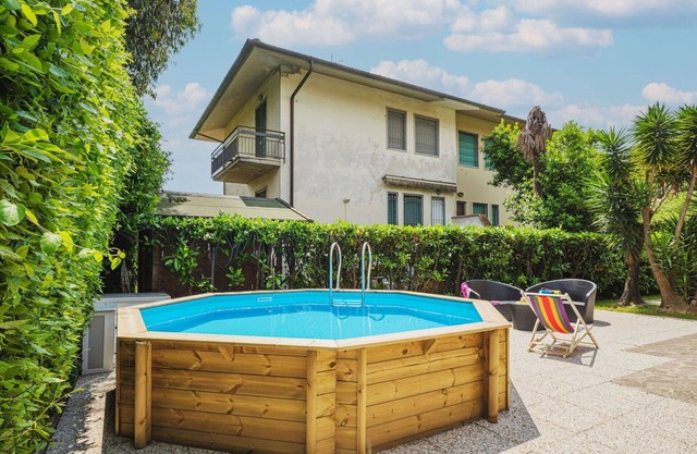 Preciosa casa de vacaciones con piscina privada, WIFI, TV, aparcamiento, cerca de Forte Dei Marmi