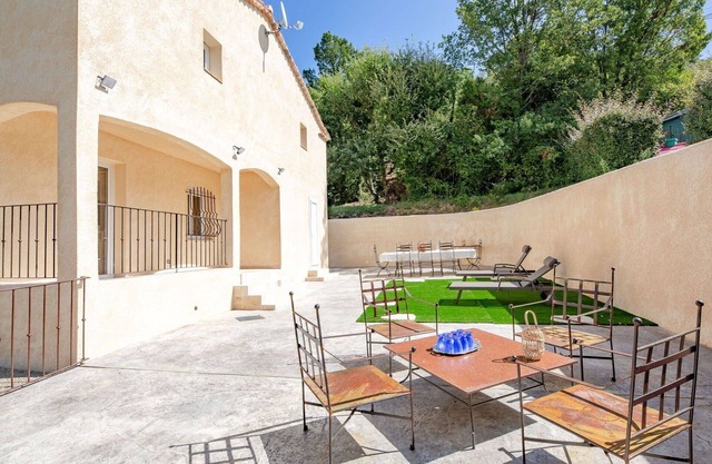 Preciosa casa de vacaciones con WIFI, TV, terraza, mascotas permitida y aparcamiento