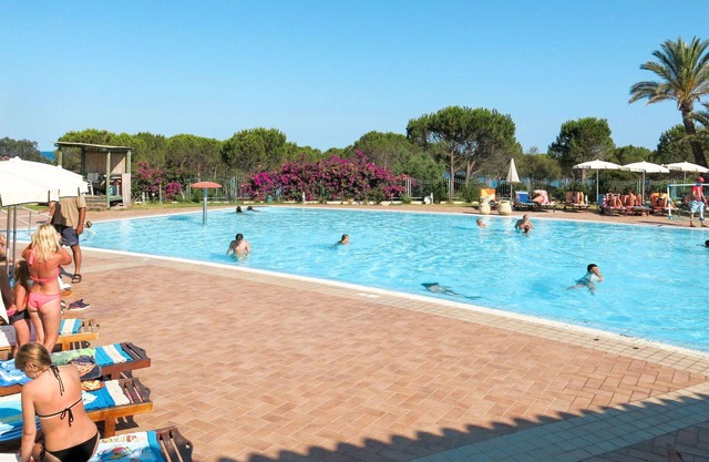 Casa de vacaciones con WIFI, piscina, A/C, TV, terraza, mascotas permitida, aparcamiento