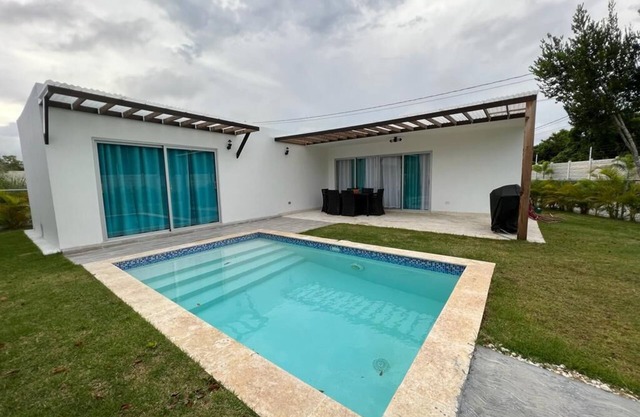 Beautiful villa with private pool just 10 min from the beach