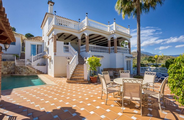 Hermosa Villa con piscina privada en Puerto Banús, Marbella, España