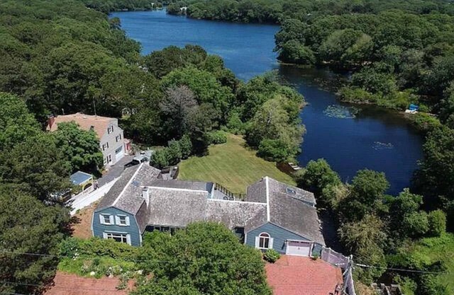Beautiful waterfront home- mins to beach, fishing /kayak right from the backyard