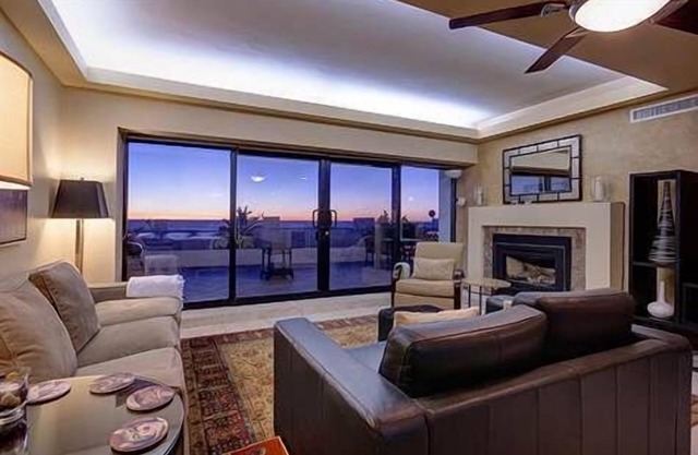 Villa de 2 dormitorios bellamente decorada, enorme patio con vista al mar, seguridad 24/7.