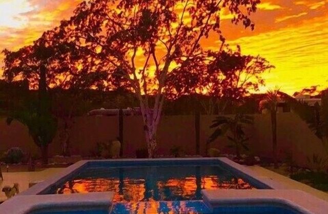 Hermoso entorno privado, piscina, patio privado, patio privado para autocaravanas cubierto con palapa