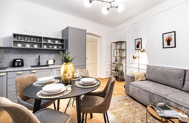 Beautifully renovated apartment at Lesser Town Square