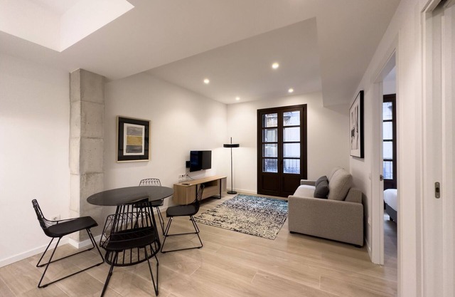 BeBarceloner Born Apartments with Pool and Terrace - 2 bedrooms, 2 bathrooms