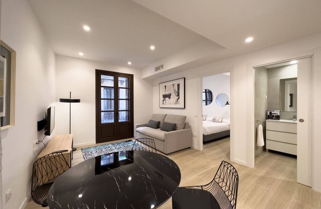 BeBarceloner Born Apartments with Pool - 2 bedrooms, 2 bathrooms