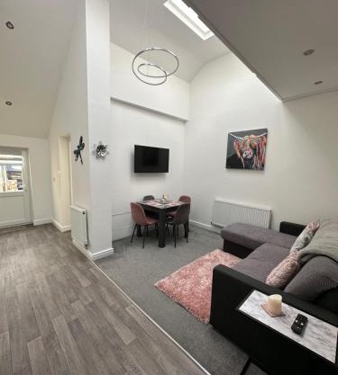 Beeches Bach, 1 bedroom cottage with hot tub