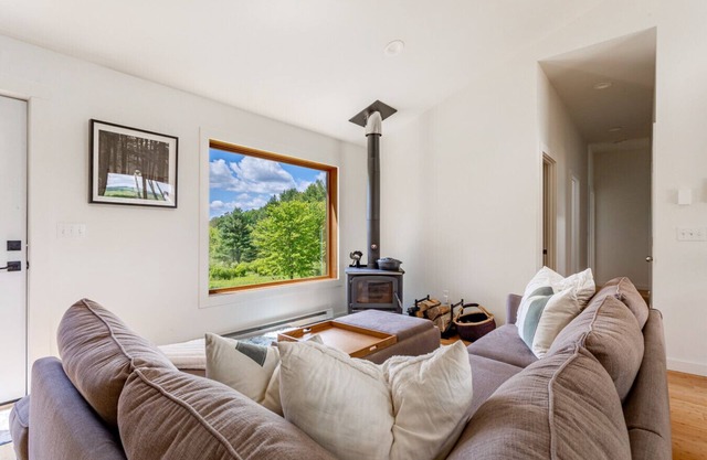 NEW: Chic Home w/ Fireplace & Beautiful Sunsets