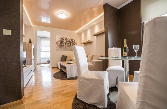 BeGood apartamento en Belvil en New Belgrade con una plaza de aparcamiento.
