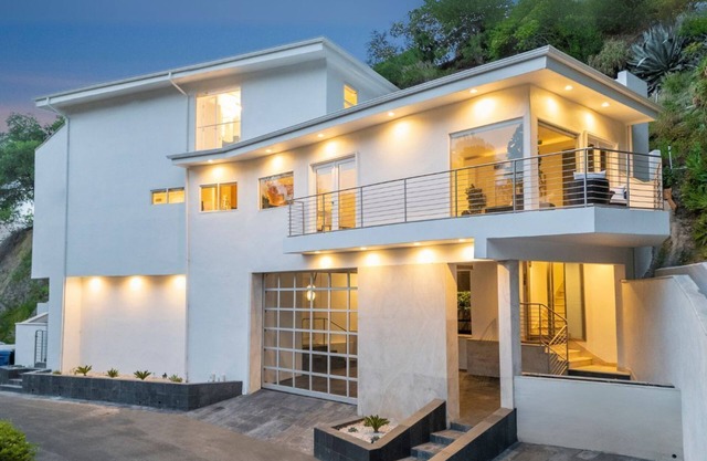 Belden View - Architectural Beauty w/ Skyline Views & Rooftop Spa