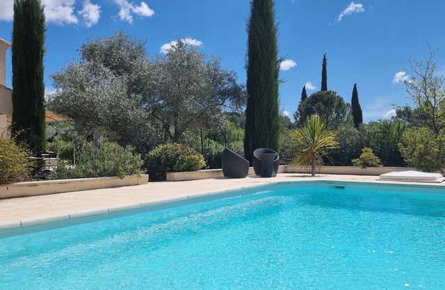 Belle Propriété Tout Confort et au Calme à 2 mn du Village au Pied de la Colline