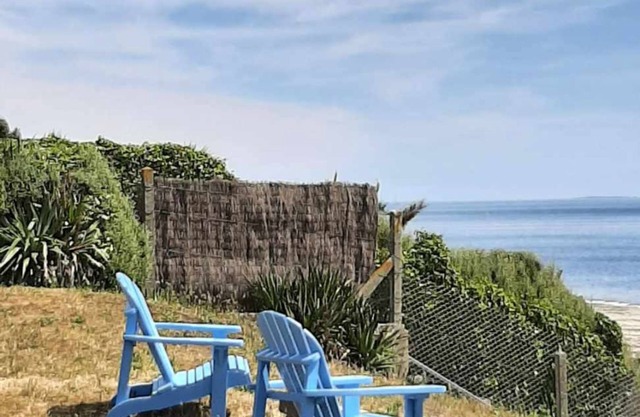 Belle Villa Neuve Contemporaine, Directement sur mer Face à la Plage D'ezer