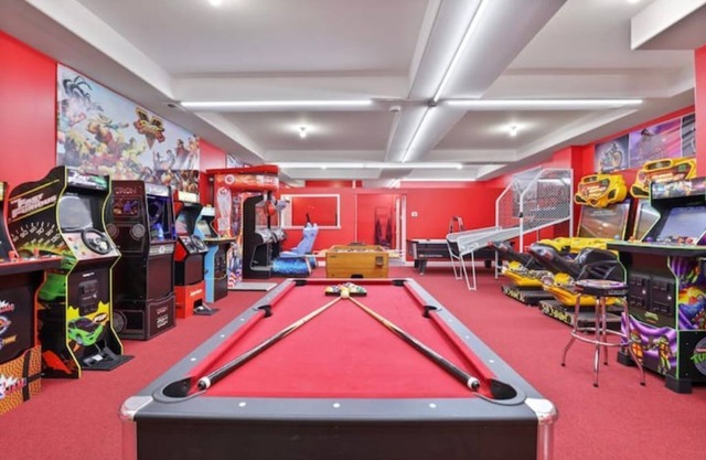Belmont Pleasures - hot tub / arcade gaming room