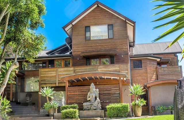 Belongil Beach House & Cottage