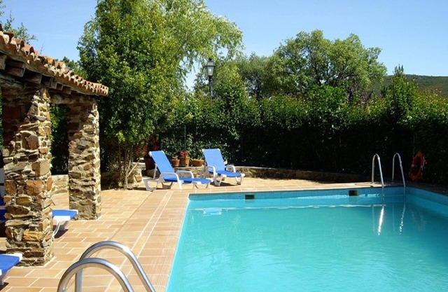 Moderna casa de campo con piscina