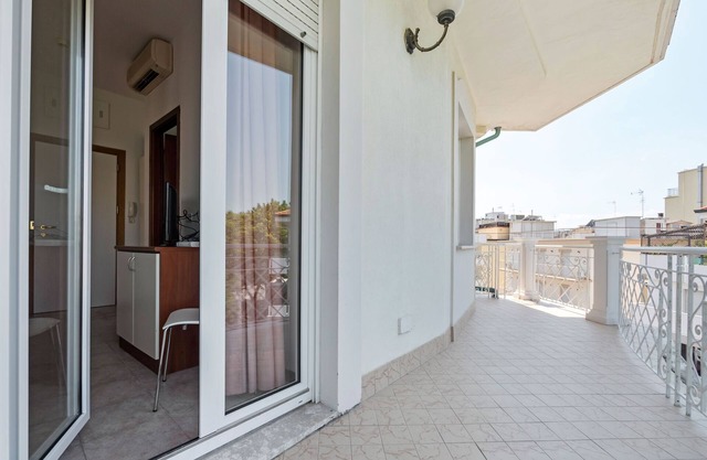 Residencia a sólo 50 metros de la playa y el mar.