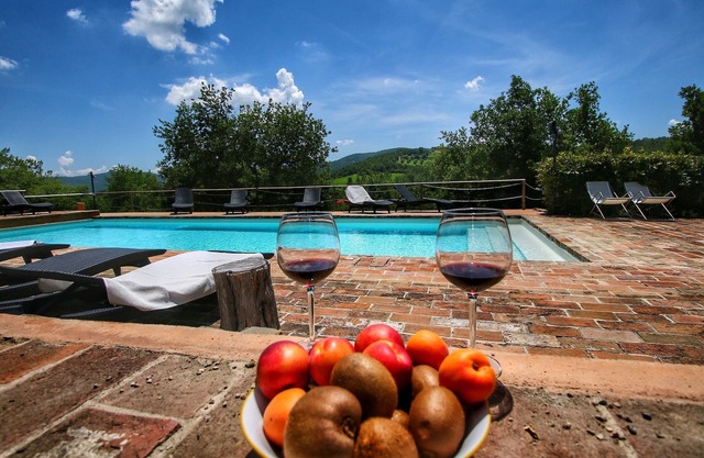 Lujosa casa rural en Umbertide con piscina