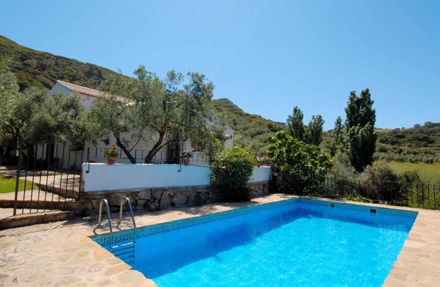 Acogedora cabaña en Los Nogales con piscina privada