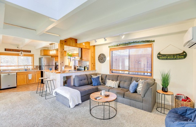 Bend Home w/ Fire Pit, 4 Mi to High Desert Museum!