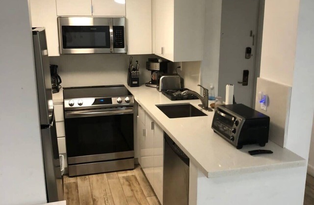 2BR Modern Beachfront Ocean Drive WiFi