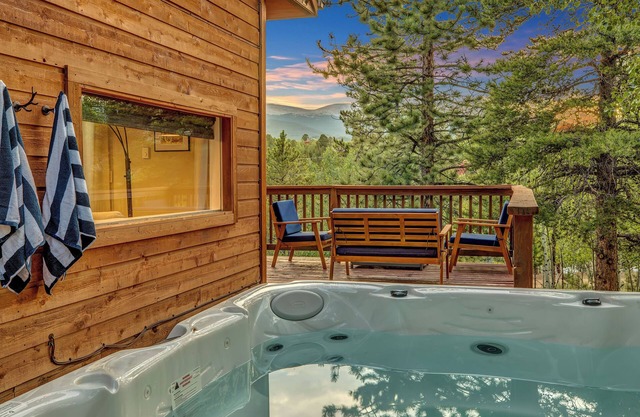 Best Hot Tub View in Bailey - Family & Pet Friendly BBQ / Hot Tub / Near Denver