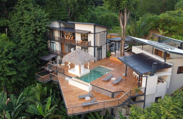 Villa nueva con vistas panorámicas de Santa Teresa