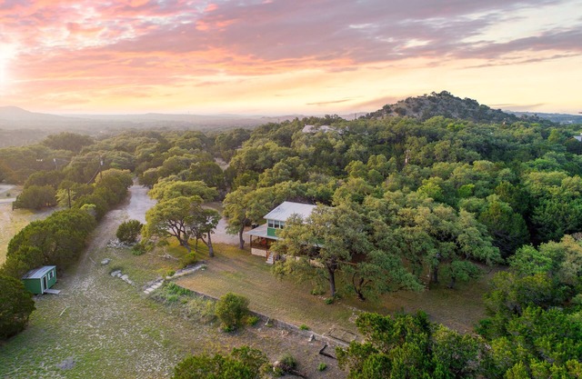 BEST LOCATION! Hill Country Paradise on 2 Acres, 2 PM Checkout, Sleeps 10