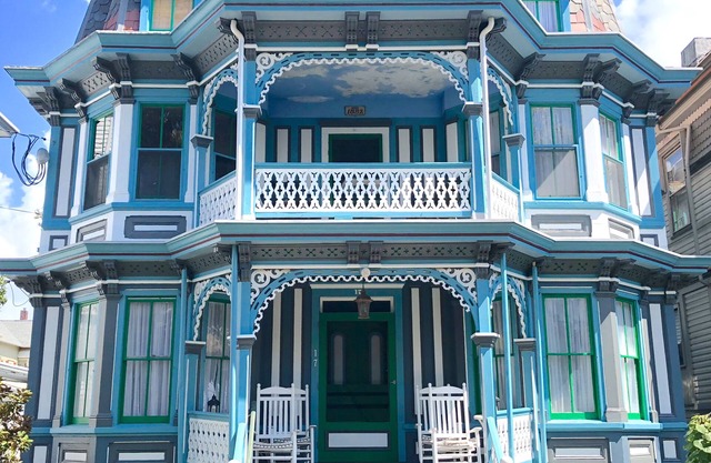 Casa de playa victoriana en la calle Jackson. ¡A solo 300 pies de la playa! Duerme 26.
