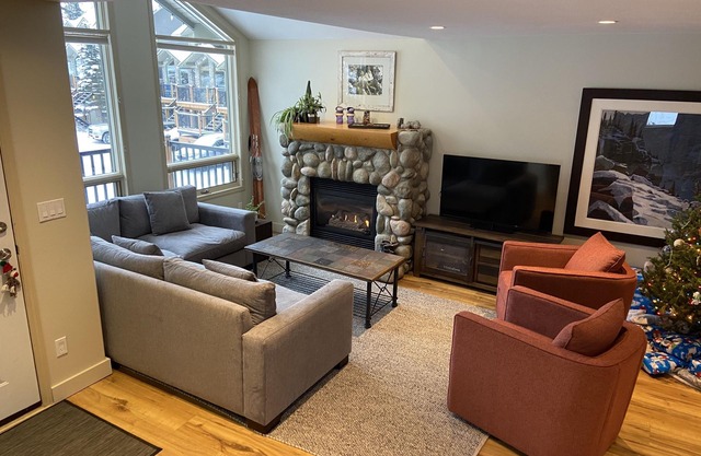 ¡MEJOR UBICACIÓN EN LA MONTAÑA! Thunder Ridge 3 BR Ski in / Out Condo. Duerme 8.