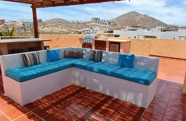 El mejor condominio privado en la azotea, vista al mar, 2 piscinas, a pasos de Cerritos Surf Beach