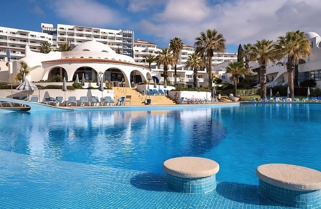 Better Choice for your Vacation! Two Fully-furnished 2BR with Pool or Sea View