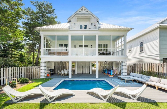 Between the Lake & Ocean – 4BR Seagrove Retreat + Private Pool, Sleeps 11