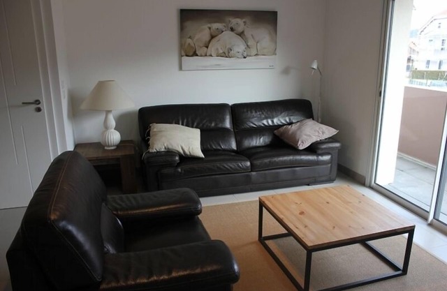 Entre el lago y el centro de la ciudad, 75 m², aparcamiento cerrado, terraza, ascensor, WIFI