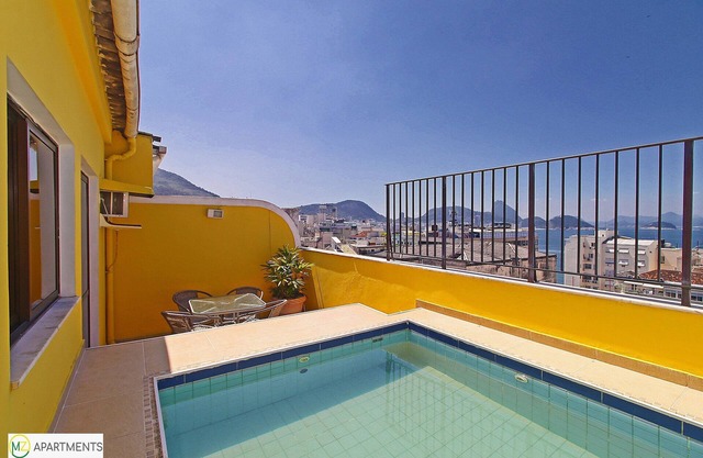Precioso ático duplex con terraza y piscina