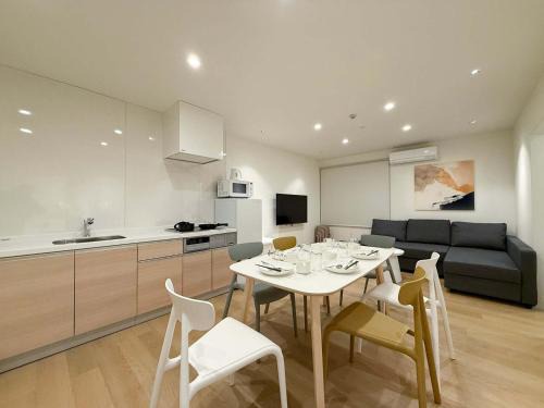 bHOTEL Nikkei Central 3BR Apt Close to Shopping & Dining