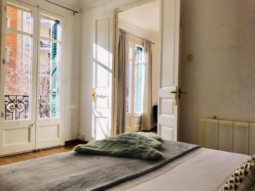 Big and Bright Apartment BCN