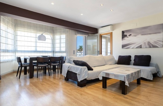Apartamento amplio a 300m puerto deportivo y playa