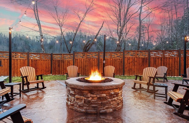 BIG BEAR COVE - 26 BEDROOMS, SLEEPS 100 PEOPLE, LOADED WITH LUXURY!!!