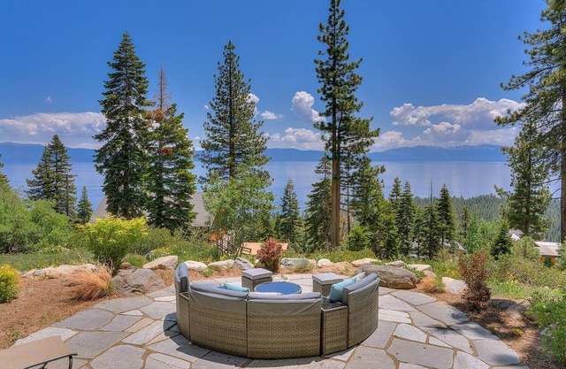 Big Pine - Lakeview: 3 BR / 3. 5 BA tres habitaciones en Tahoe City, para 8 personas