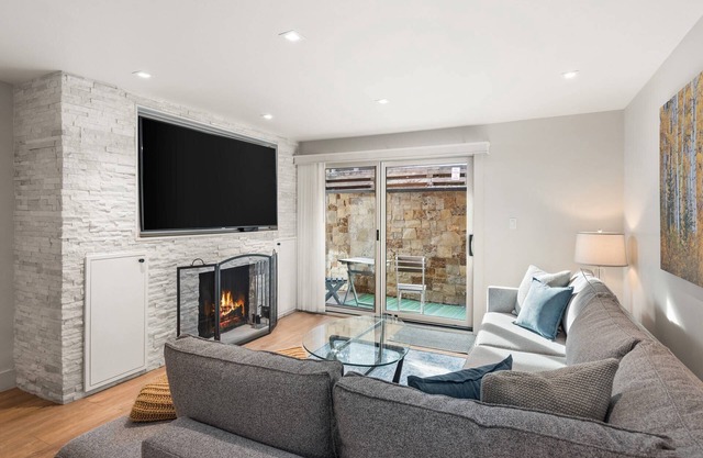 Three Blocks To Downtown! Parking, Wood FP, W/D, With Portable Air Conditioning