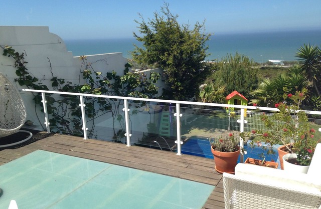 Gran villa frente al mar cerca de playas y lugares de surf