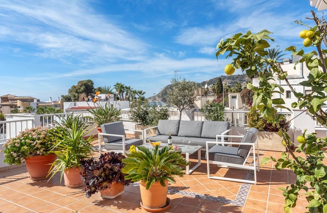 Escapada con Amplia Terraza – Cerca de la Playa y del Centro
