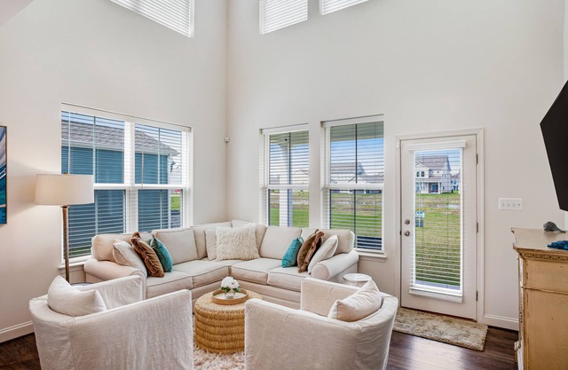 Bishops Landing corner lot with WiFi, AC, patio, & pool/tennis/fitness center
