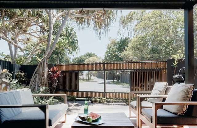 Black on Belongil - Situated in the sought after Belongil Beach Village.